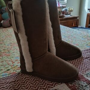 BearPaw Tan Winter Boots with White Lining